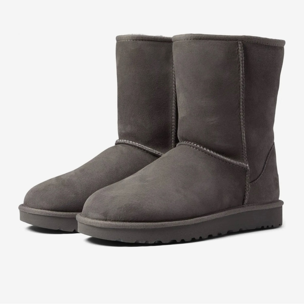 UGG Classic Short Boots in Dark Gray NWT Size 5 Youth (Y)